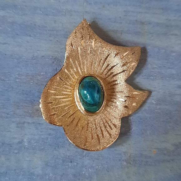 Vintage 18K Brushed Yellow Gold Custom Abstract Leaf Design Turquoise Brooch - Picture 6 of 16